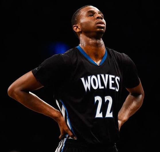 德转列英格兰球员身价TOP10：贝林厄姆1.6亿欧第1，埃泽上榜（德转公布英格兰球员身价前十榜：贝林厄姆以1.6亿欧居首，埃泽入选）