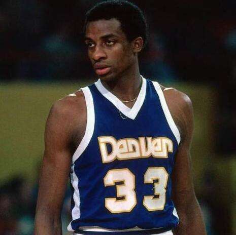 巴媒：38岁的大卫-路易斯与福塔莱萨解约，将加盟塞浦路斯球队（巴媒报道：38岁大卫·路易斯与福塔莱萨解约，将加盟塞浦路斯俱乐部）