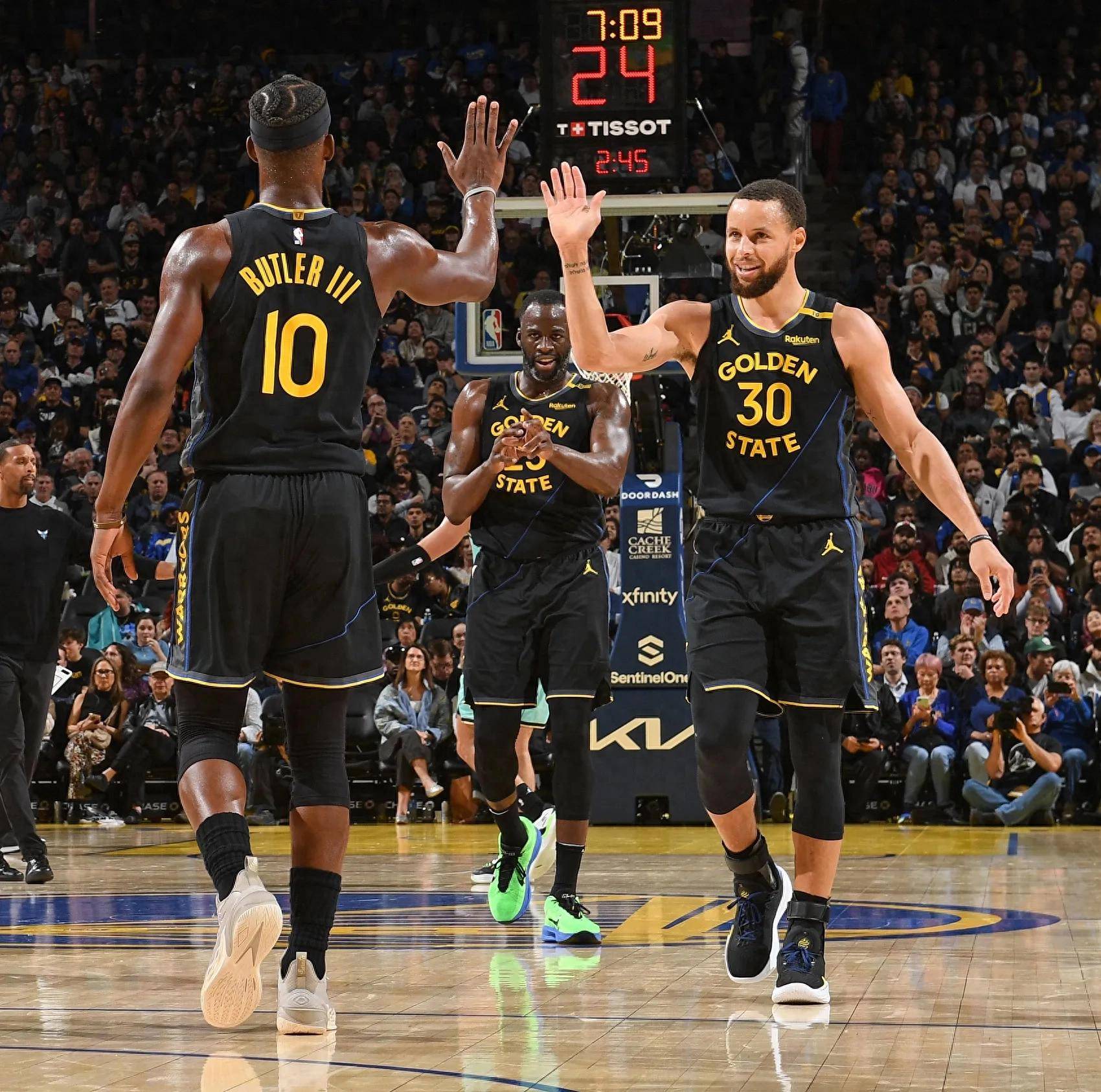 荷兰女国脚罗尔德公开谈论与女友恋情，两人曾因亲密照片受批评（荷兰女足国脚罗尔德谈与女友恋情：亲密合照曾惹争议）