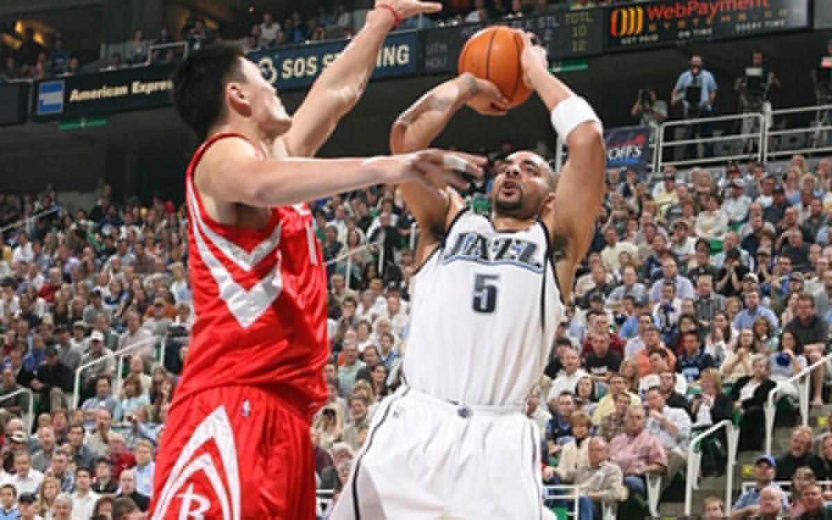 这是中后卫？范德芬长途奔袭神似孙兴慜的普斯卡什奖进球（中卫也能这样？范德芬长途奔袭复刻孙兴慜普斯卡什神球）