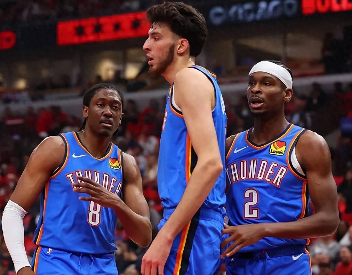 6场比赛狂砍230分！爱德华兹近6场场均命中5记三分（6战轰下230分！爱德华兹近6场场均命中5个三分）