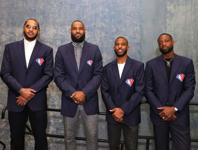 NBA：湖人险胜火箭 詹姆斯砍下全场最高分（湖人惊险击退火箭，詹姆斯轰全场最高分）