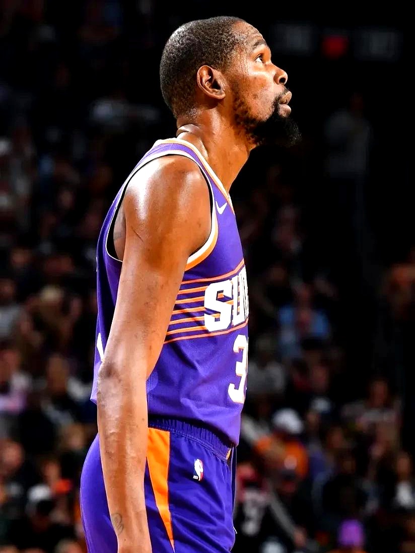 天空体育：伊萨克抵达纽卡训练基地，纽卡其他球员今日放假（天空体育：伊萨克现身纽卡训练中心，其他球员今日休假）