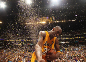 球迷：他活成了我们的骄傲（球迷自豪：他已成为我们的荣耀）