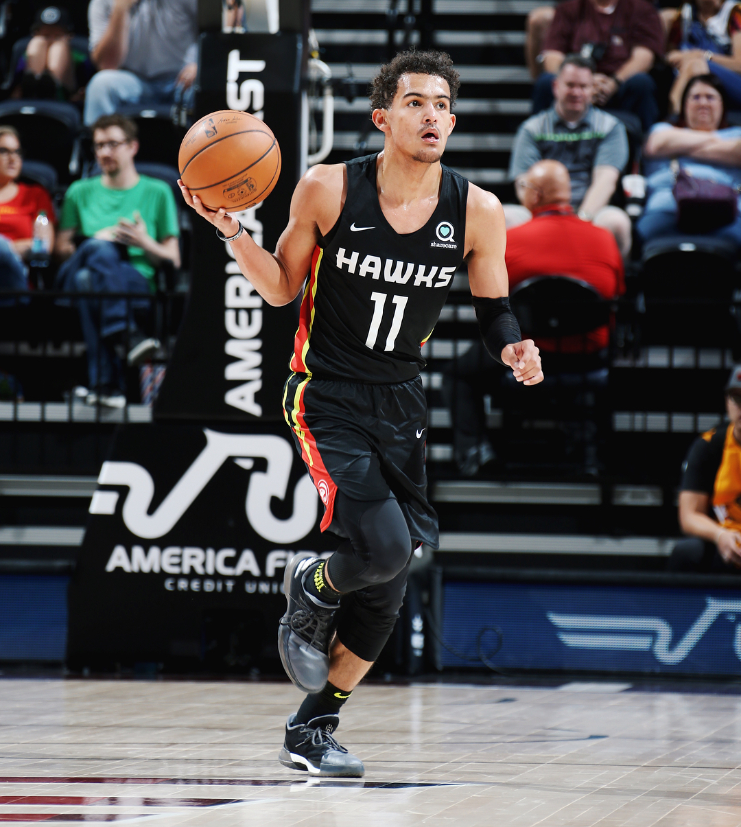 库尔图瓦揭示阿隆索与皇马更衣室的真实关系（库尔图瓦揭秘阿隆索与皇马更衣室相处内幕）