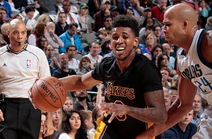 赫内斯：巴萨的债务超过13亿欧元，但在西甲却相安无事（赫内斯：巴萨负债逾13亿欧元，西甲征战却未受影响）